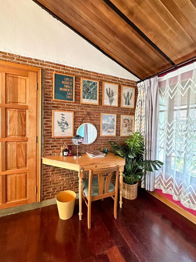Отель T-House Bkk 2Floors Near Bts With Swimming Pool And Free Wifi Бангкок Экстерьер фото