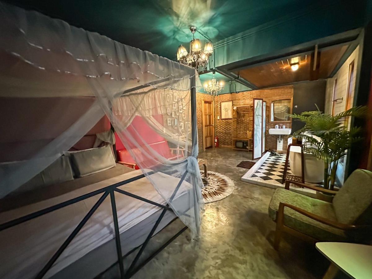 Отель T-House Bkk 2Floors Near Bts With Swimming Pool And Free Wifi Бангкок Экстерьер фото