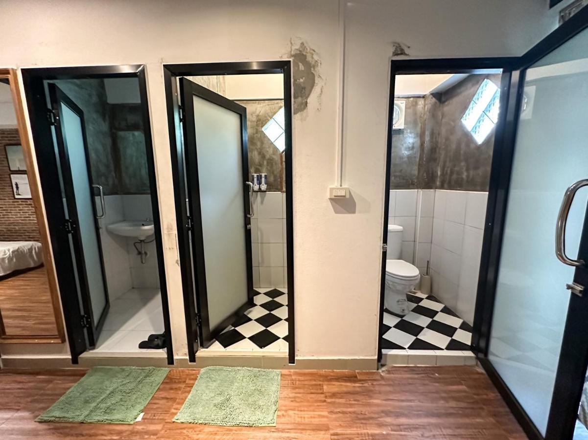 Отель T-House Bkk 2Floors Near Bts With Swimming Pool And Free Wifi Бангкок Экстерьер фото