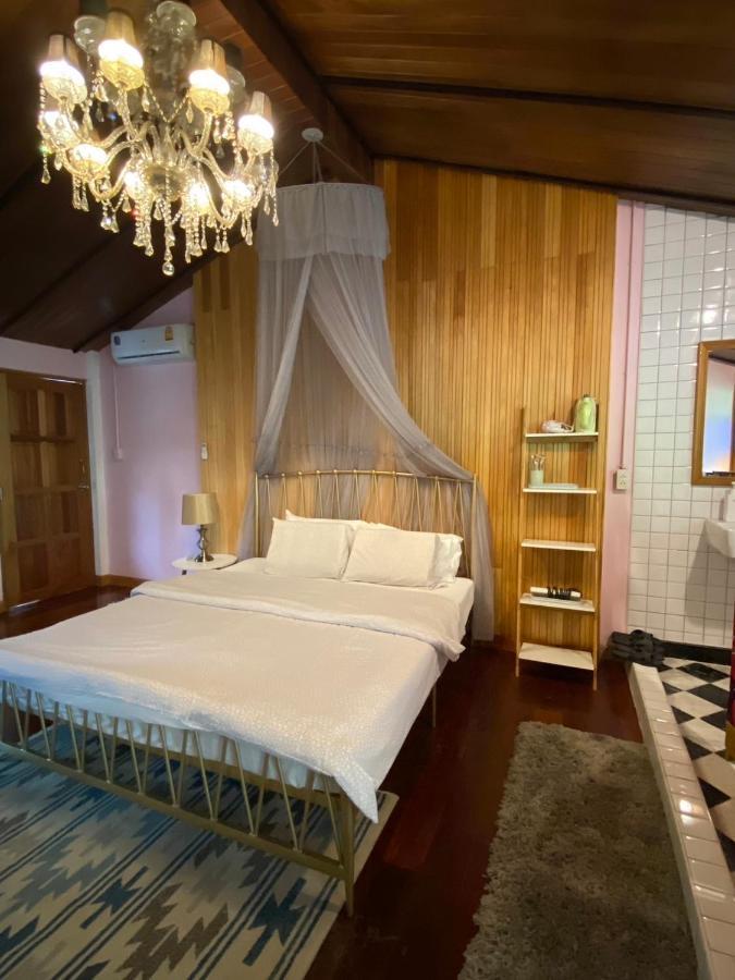 Отель T-House Bkk 2Floors Near Bts With Swimming Pool And Free Wifi Бангкок Экстерьер фото