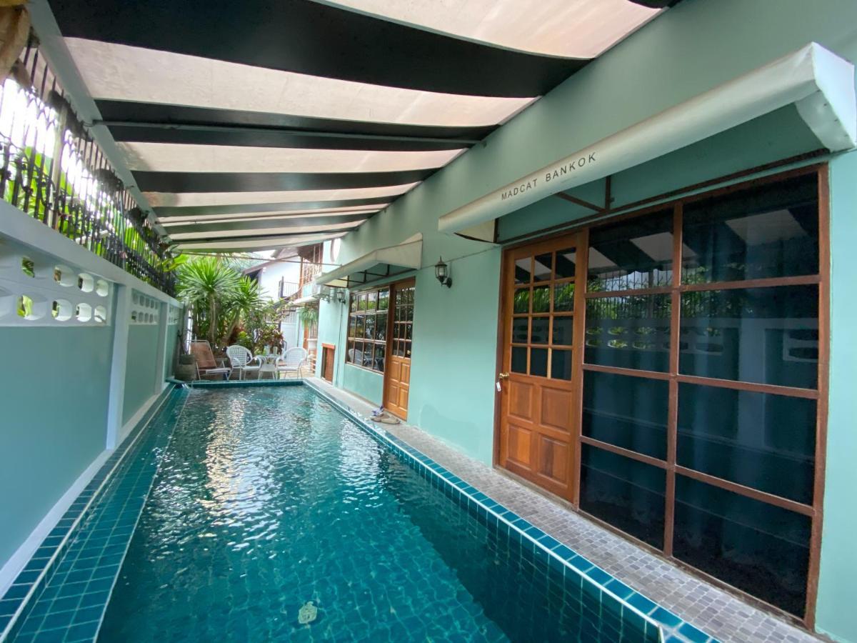 Отель T-House Bkk 2Floors Near Bts With Swimming Pool And Free Wifi Бангкок Экстерьер фото