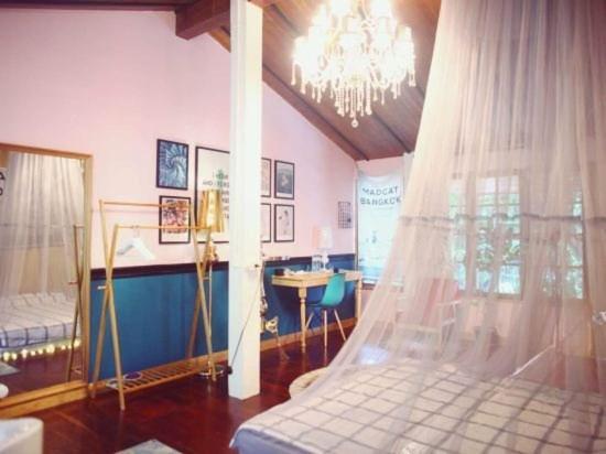 Отель T-House Bkk 2Floors Near Bts With Swimming Pool And Free Wifi Бангкок Экстерьер фото