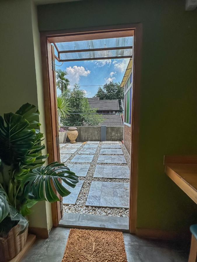 Отель T-House Bkk 2Floors Near Bts With Swimming Pool And Free Wifi Бангкок Экстерьер фото