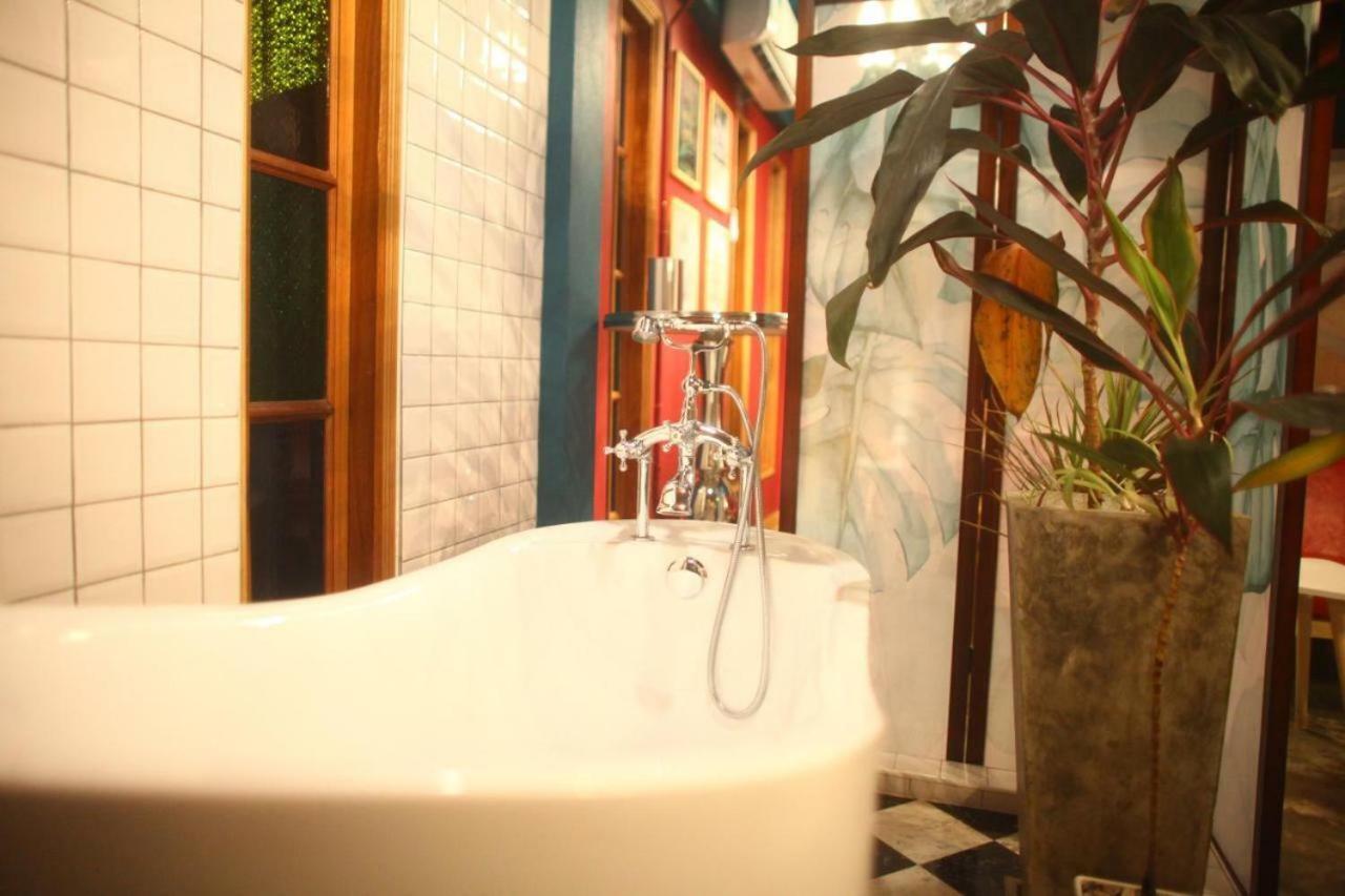 Отель T-House Bkk 2Floors Near Bts With Swimming Pool And Free Wifi Бангкок Экстерьер фото
