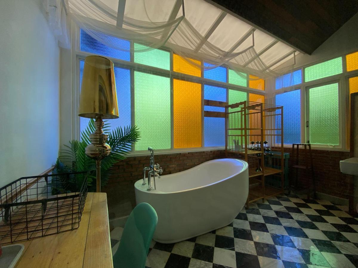 Отель T-House Bkk 2Floors Near Bts With Swimming Pool And Free Wifi Бангкок Экстерьер фото