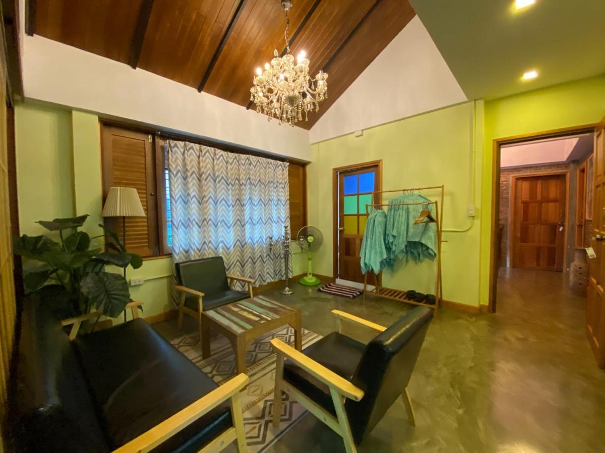 Отель T-House Bkk 2Floors Near Bts With Swimming Pool And Free Wifi Бангкок Экстерьер фото